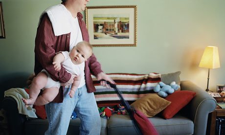 Father-holding-baby-6-9-m-008